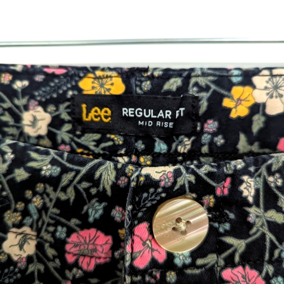 Floral Lee Mid Rise Shorts - Picture 3 of 4
